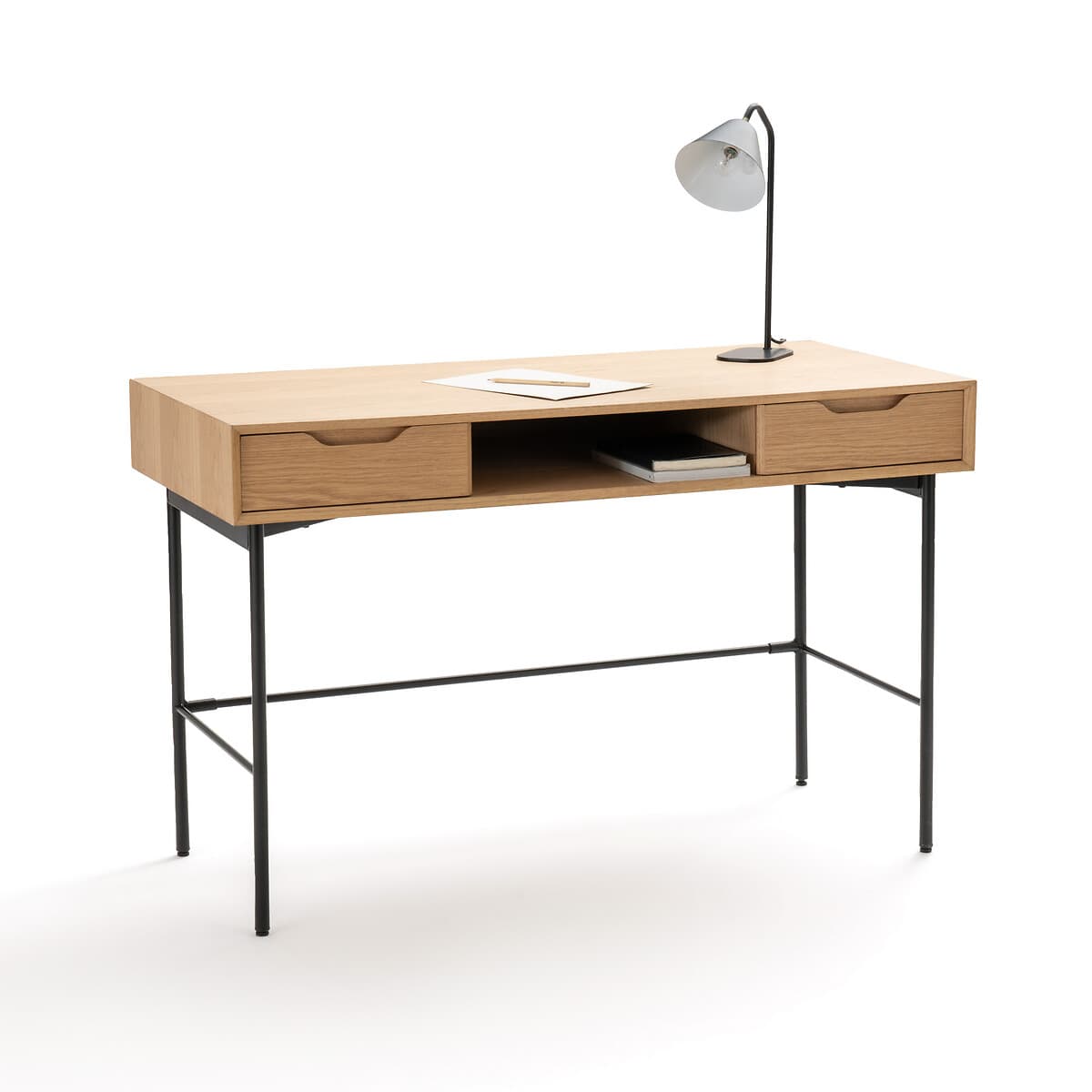 Escritorio de madera clara con patas de metal negro