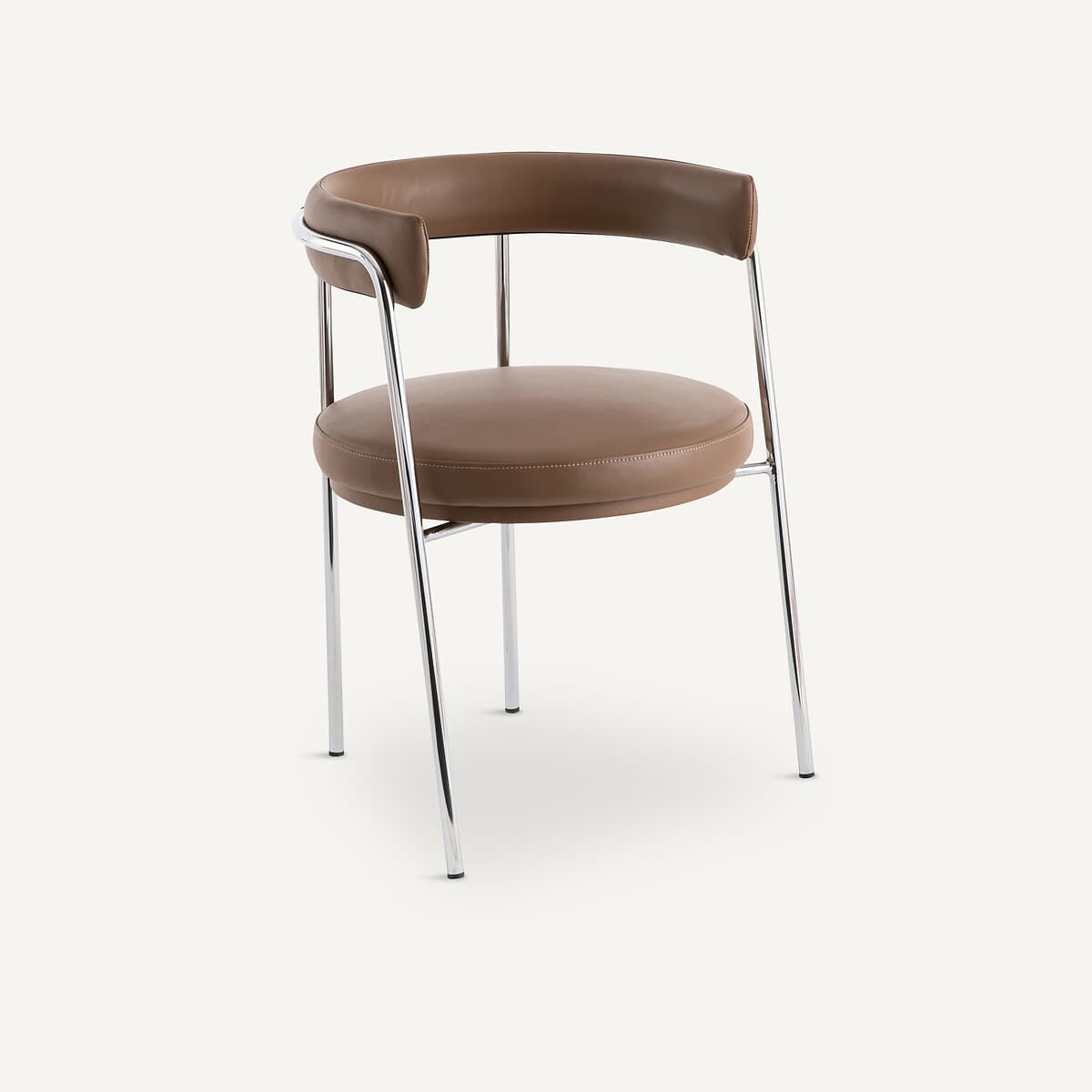 Silla de comedor tapizada en marrón con estructura de metal cromado