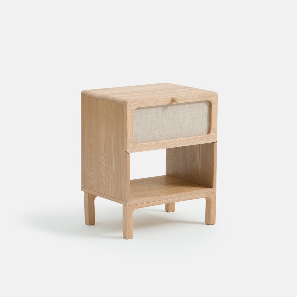 Mesita de noche de madera clara y tela