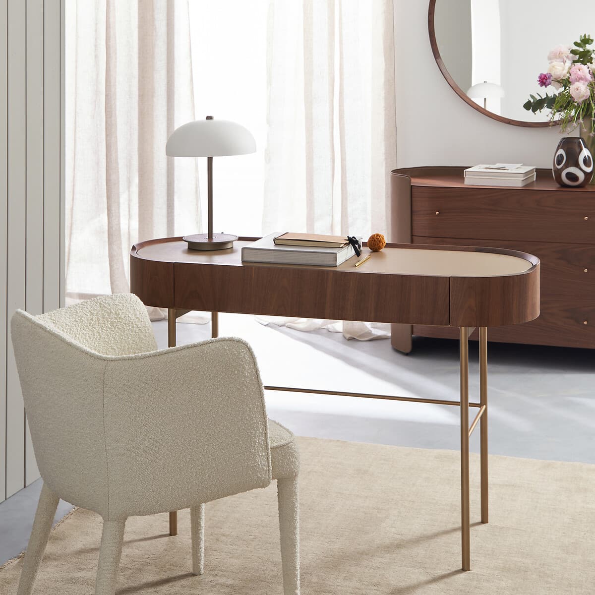 escritorio ovalado madera nogal, escritorio diseño moderno