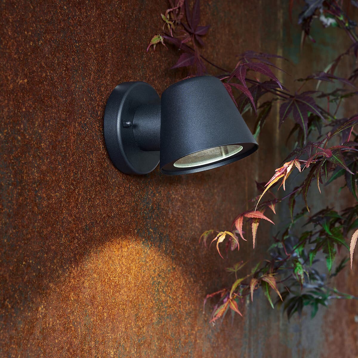 aplique pared exterior negro, lampara pared jardin moderna