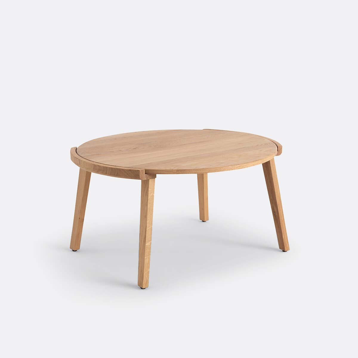 Mesa de centro redonda de madera clara