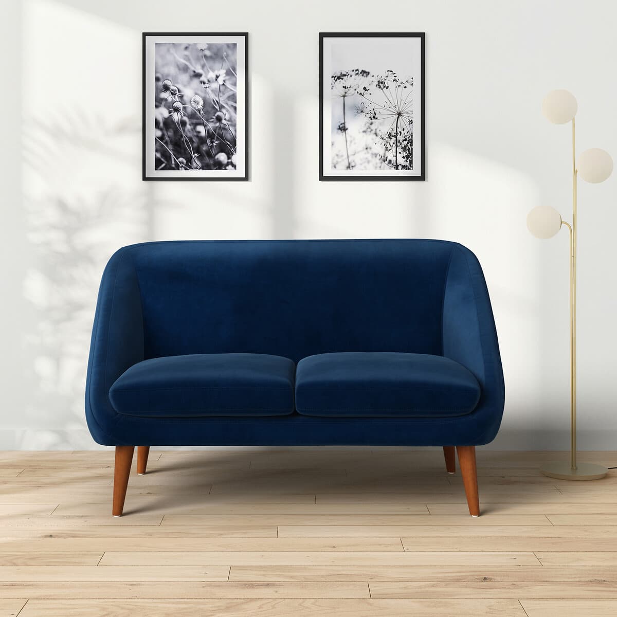 Sofá de terciopelo azul marino estilo moderno