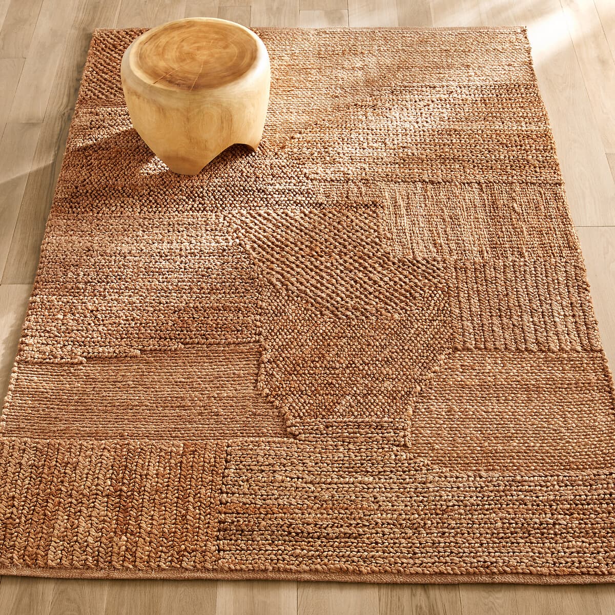 Alfombra de yute con diseños geométricos