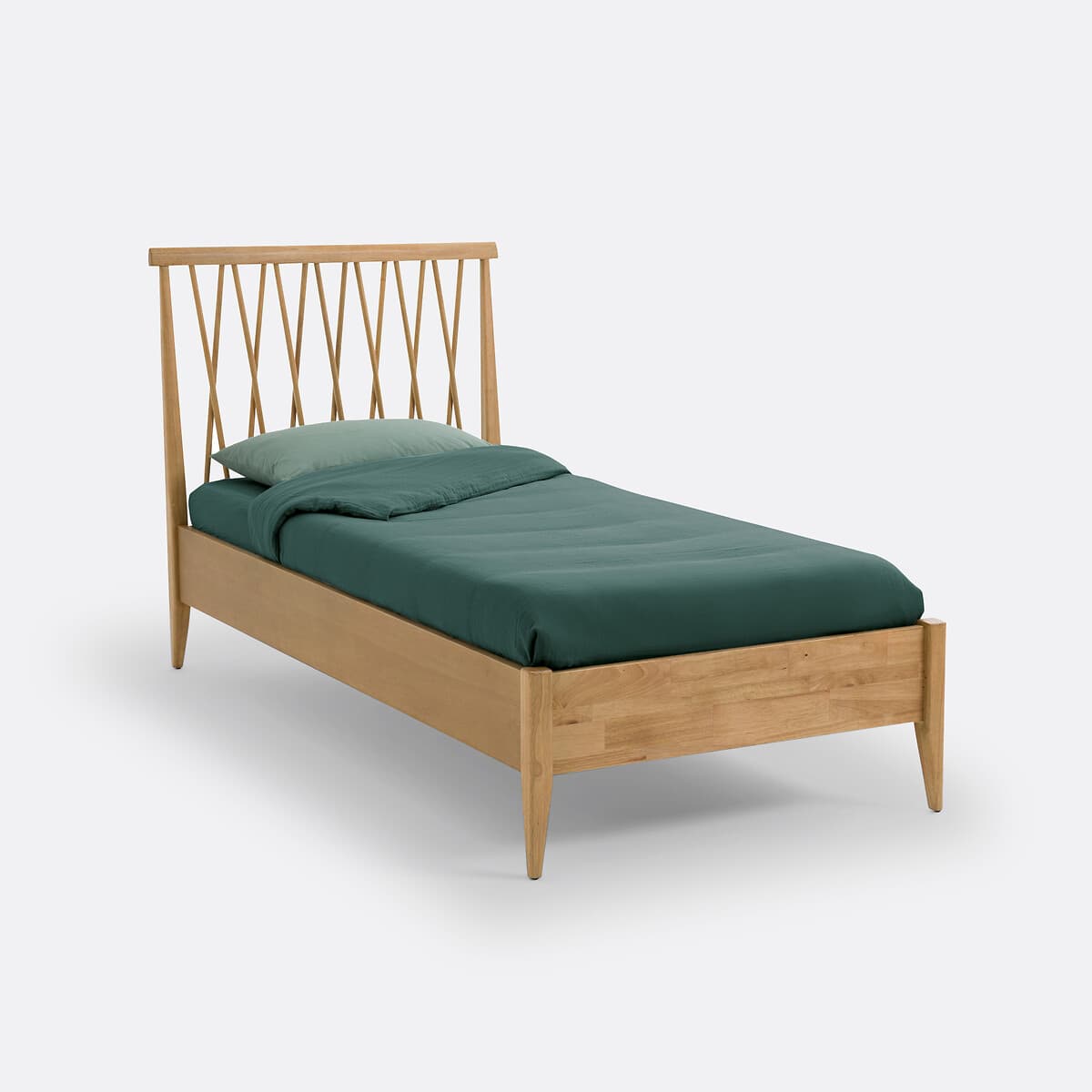 Cama individual de madera clara con cabecero de listones
