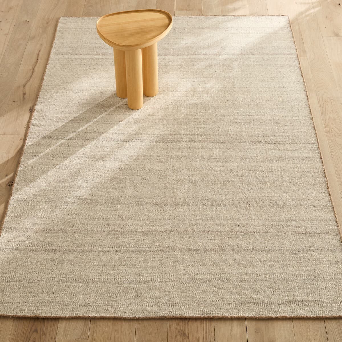 Alfombra de lana beige con textura