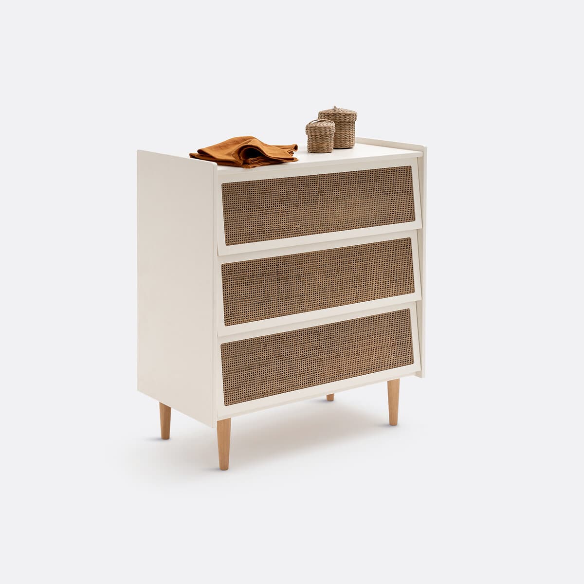 Cómoda blanca con cajones de ratán