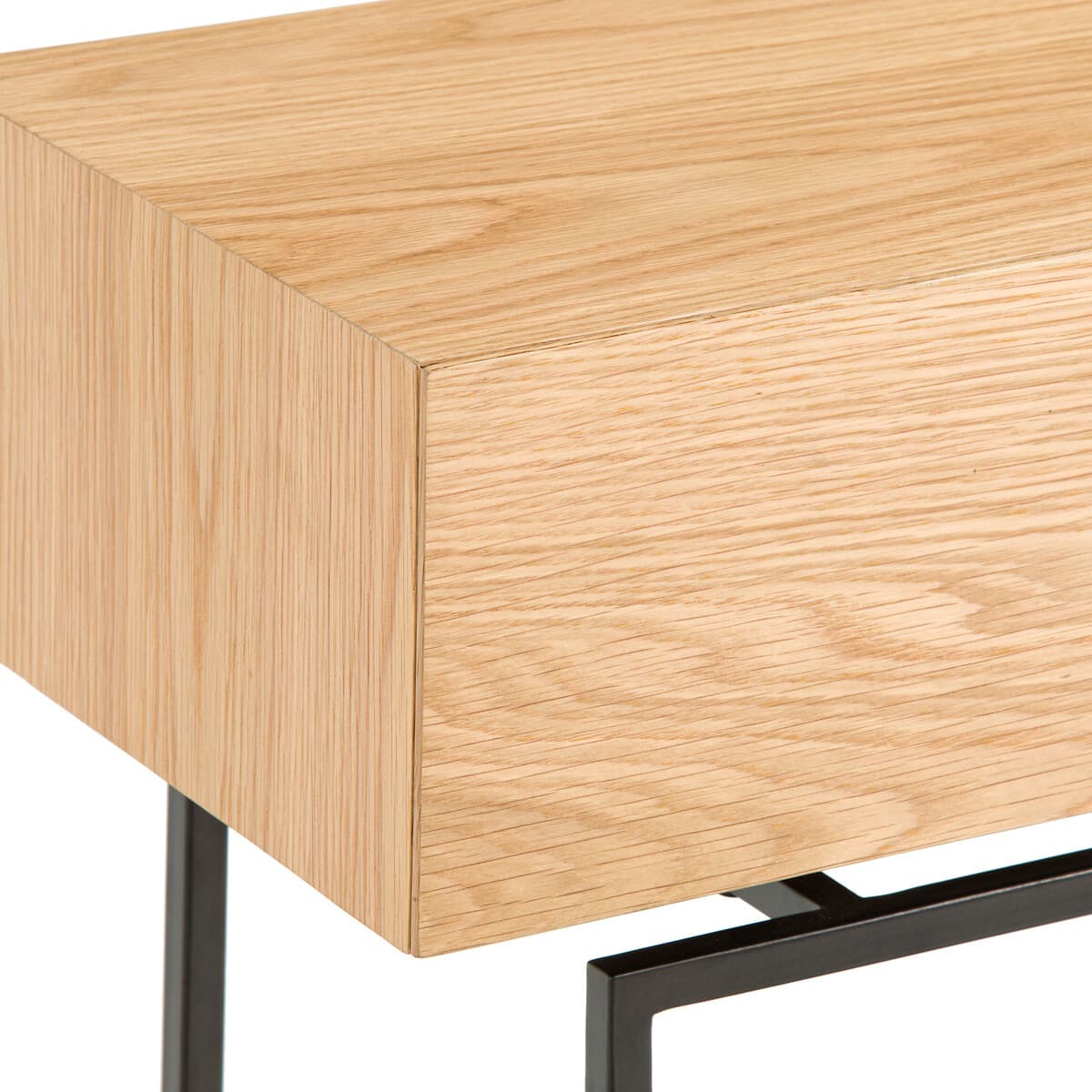 Mesita de noche de madera clara y metal negro