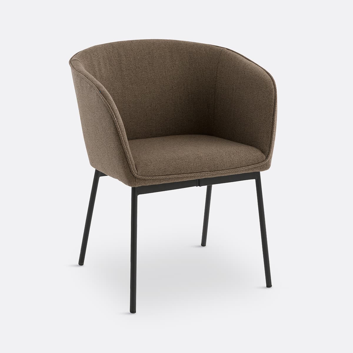 Silla tapizada marrón con patas de metal