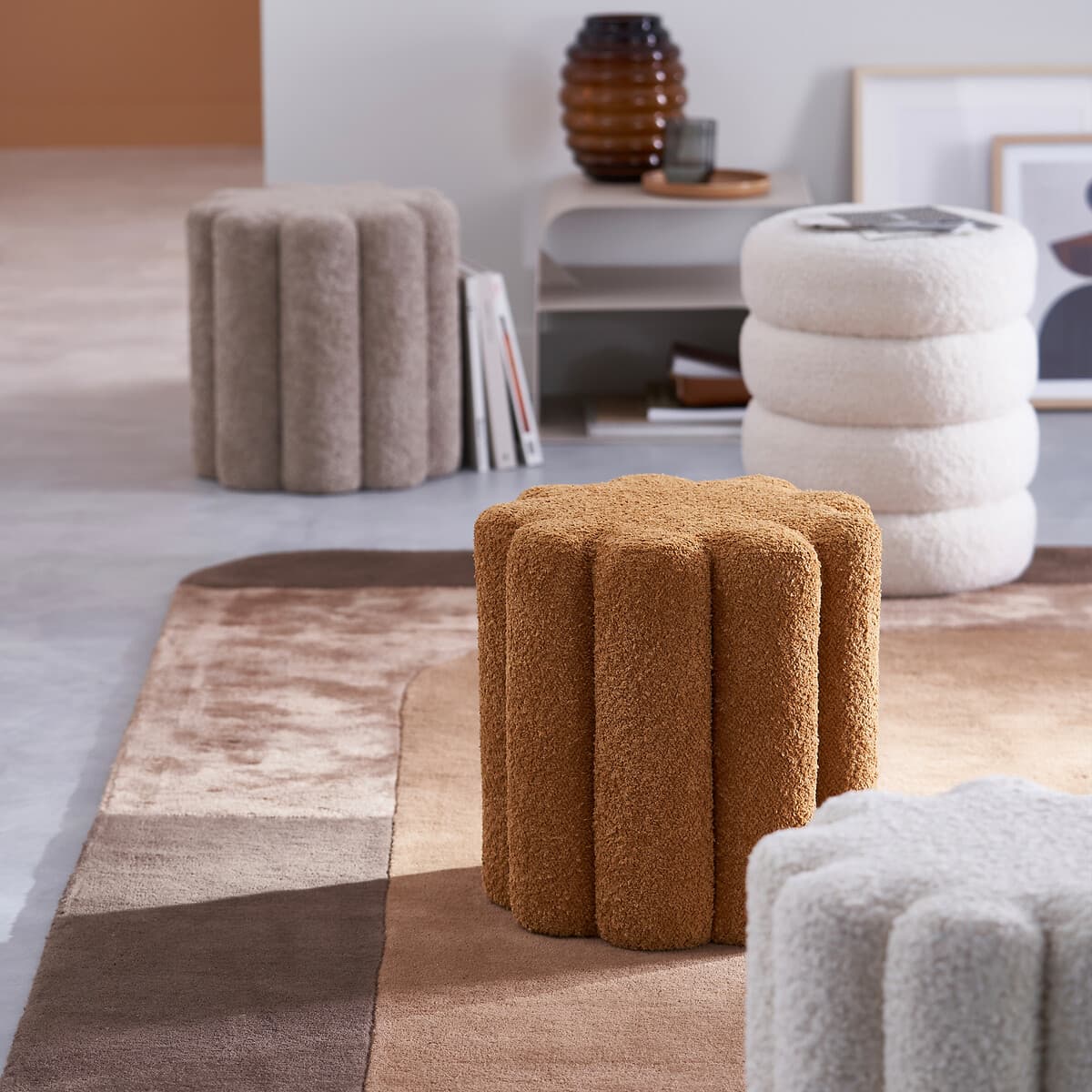 taburete salon terciopelo marron, taburete pie de cama