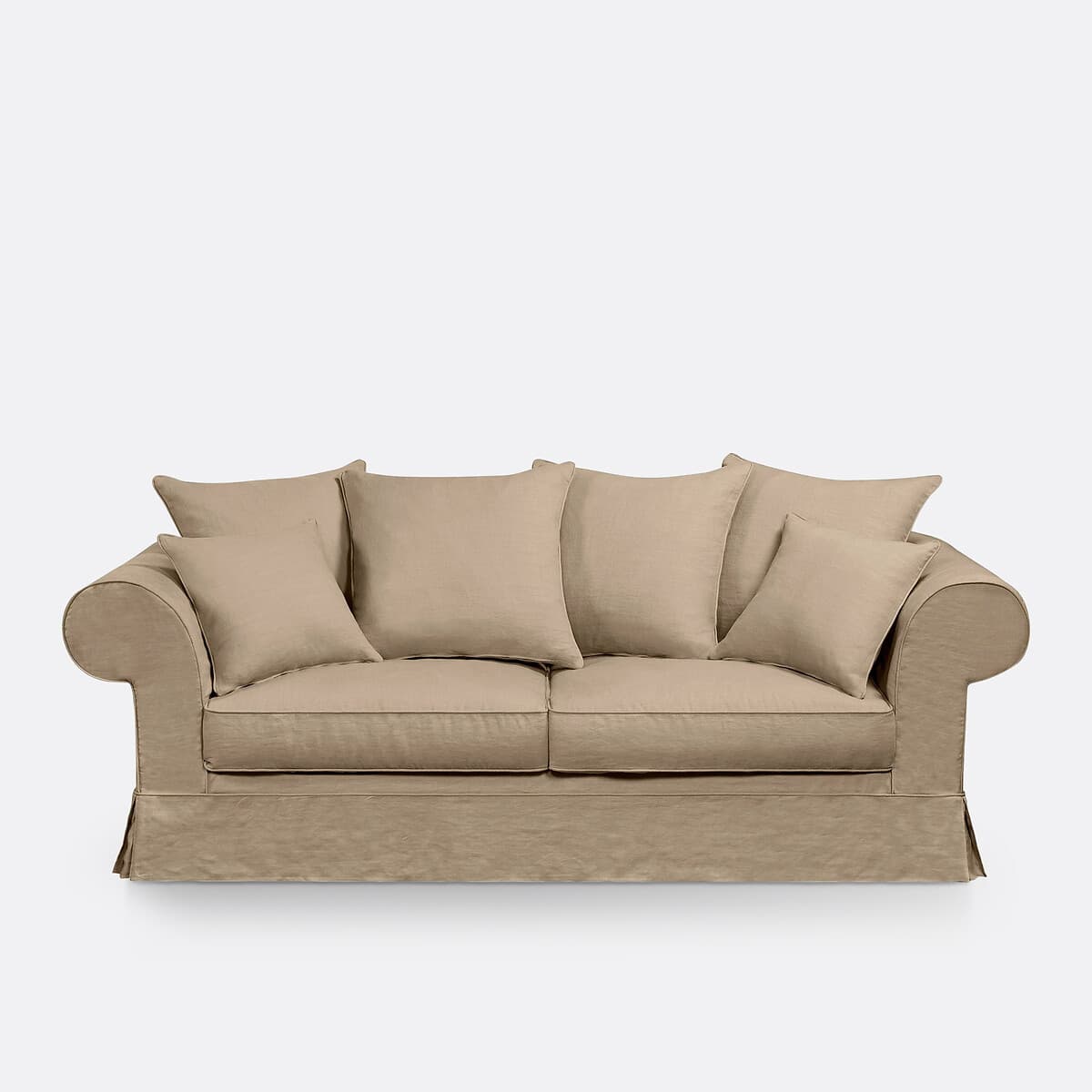 Sofá de lino beige con cojines