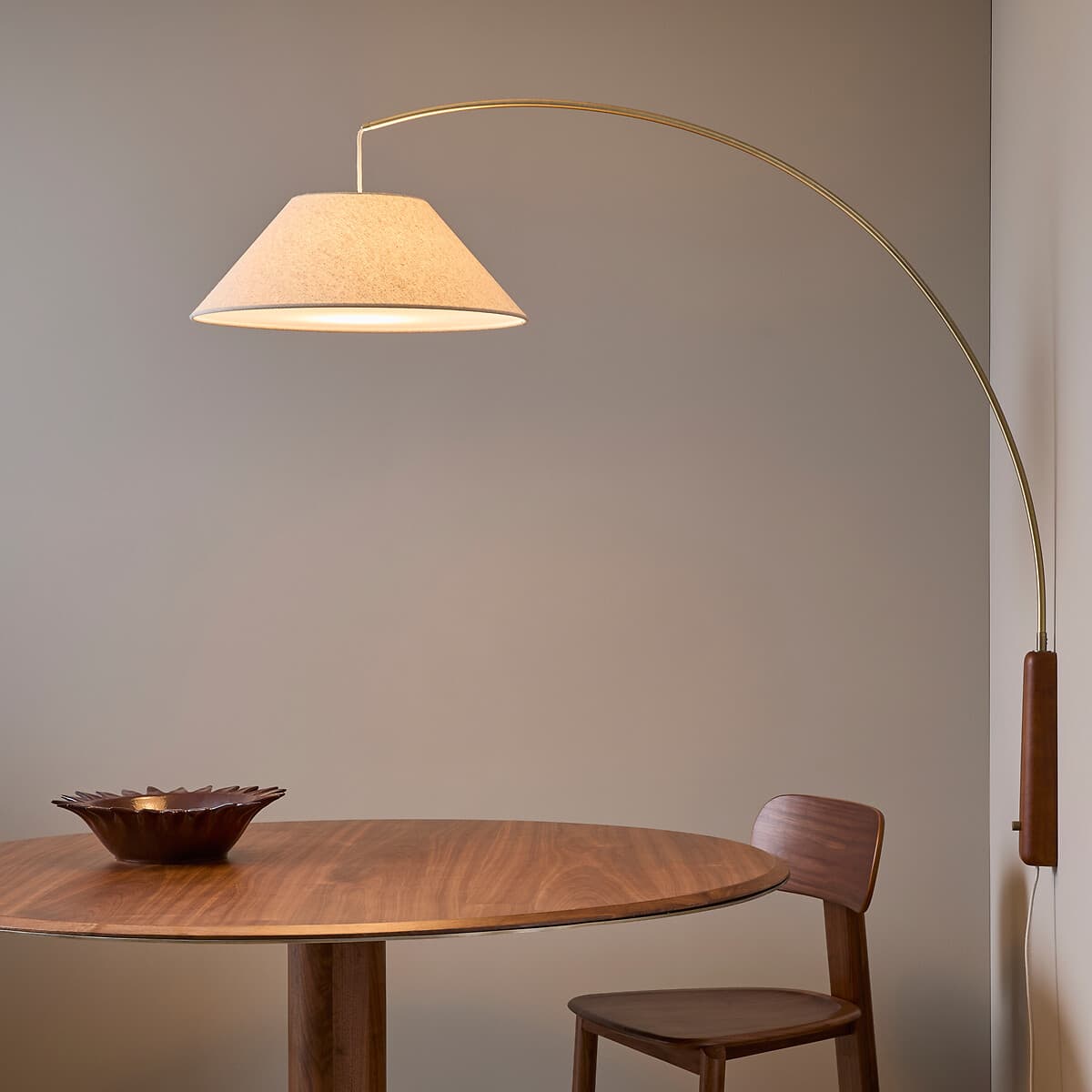 lámpara de pie arco dorada, lámpara salón estilo nórdico