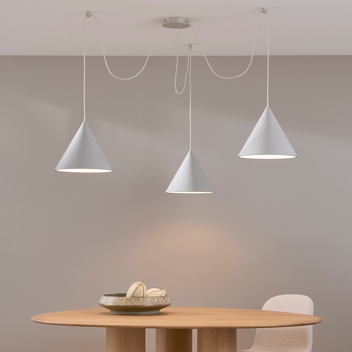 lámpara colgante cónica blanca, lámpara techo minimalista