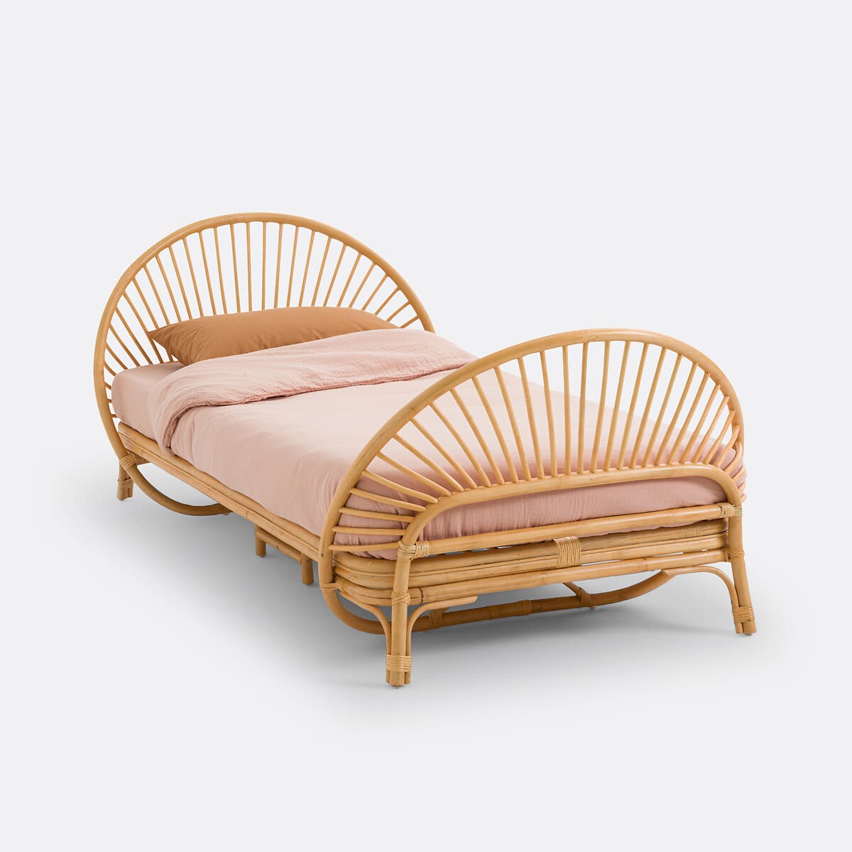 Cama de ratán estilo boho