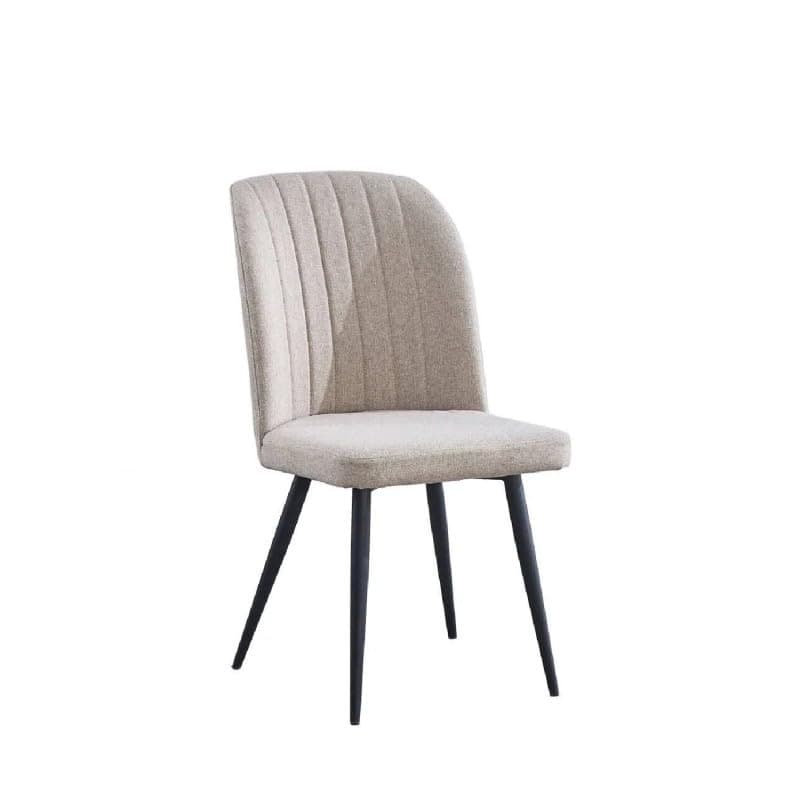 Silla de comedor tapizada en beige con patas de metal negro