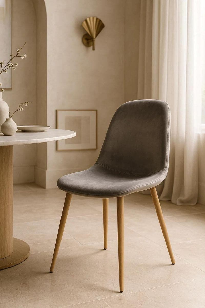 Silla de Comedor Tapizada en Terciopelo Gris con Patas de Madera