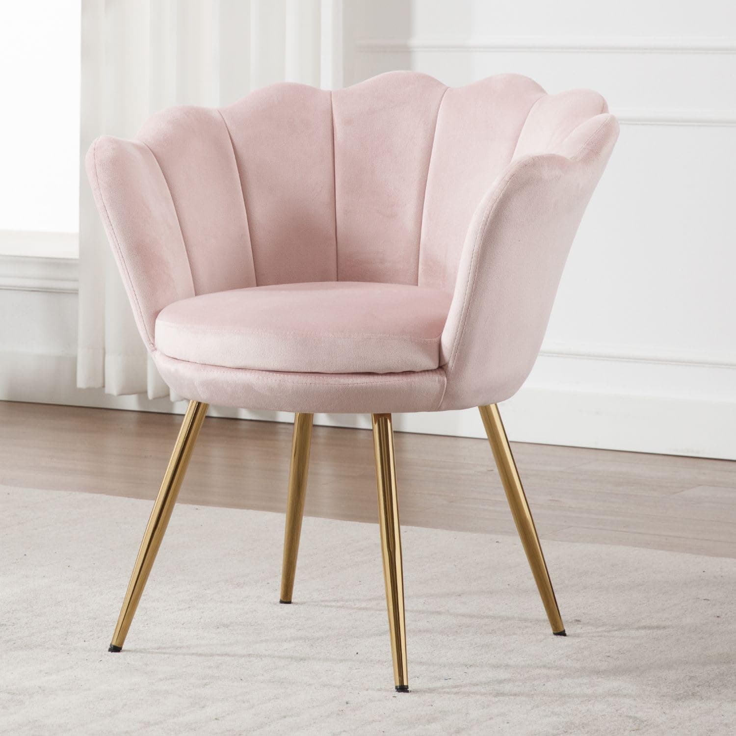 Sillón de terciopelo rosa con patas doradas