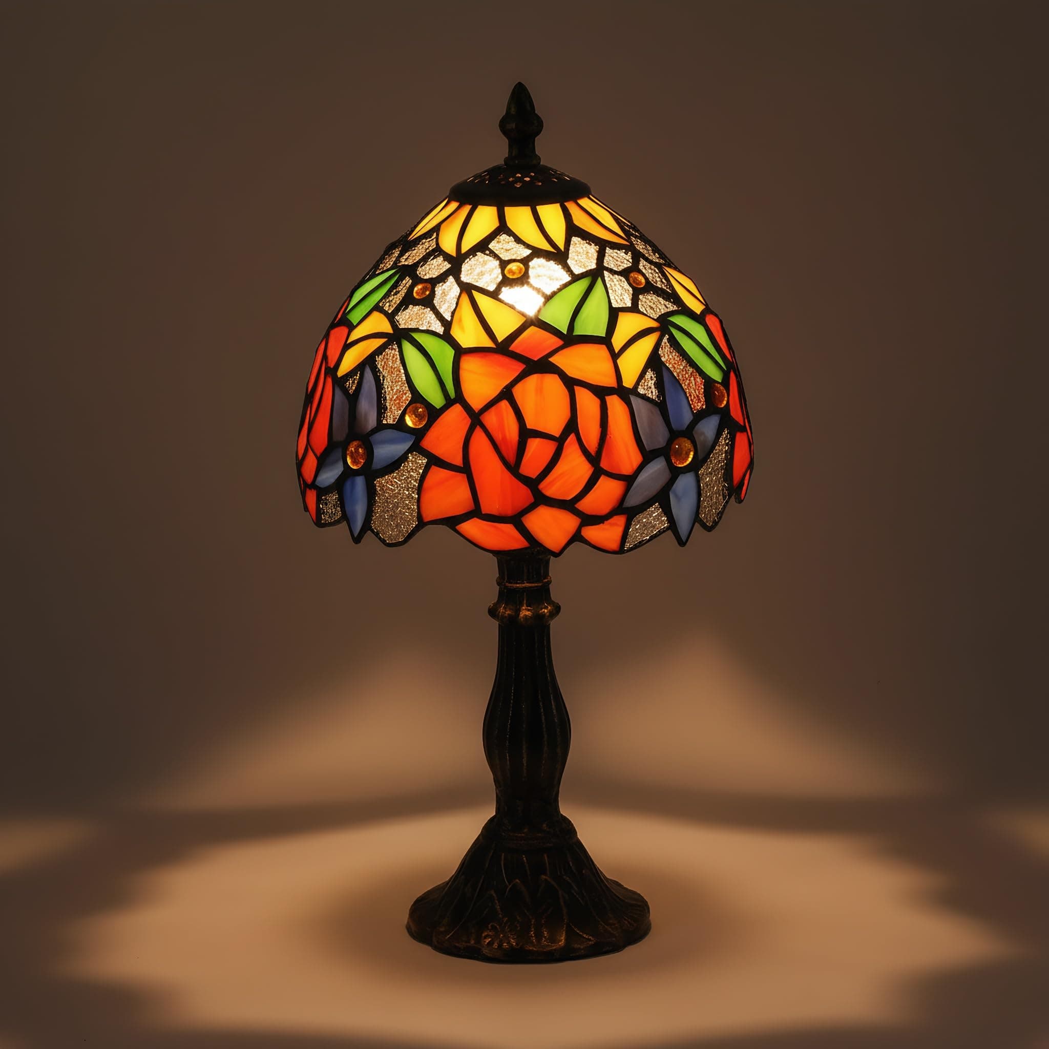 Lámpara de mesa Tiffany multicolor con base negra
