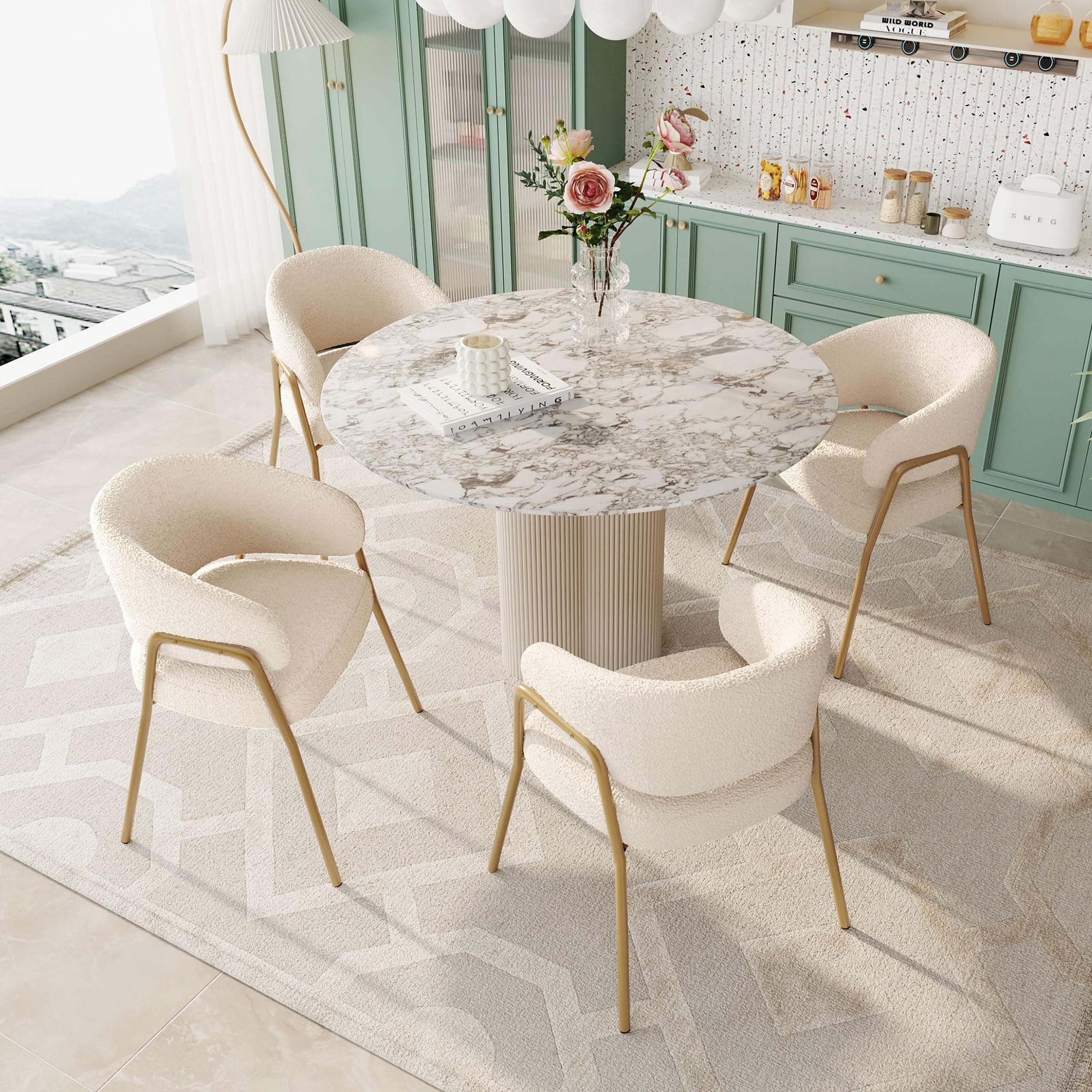 Mesa de comedor redonda de mármol con sillas tapizadas beige