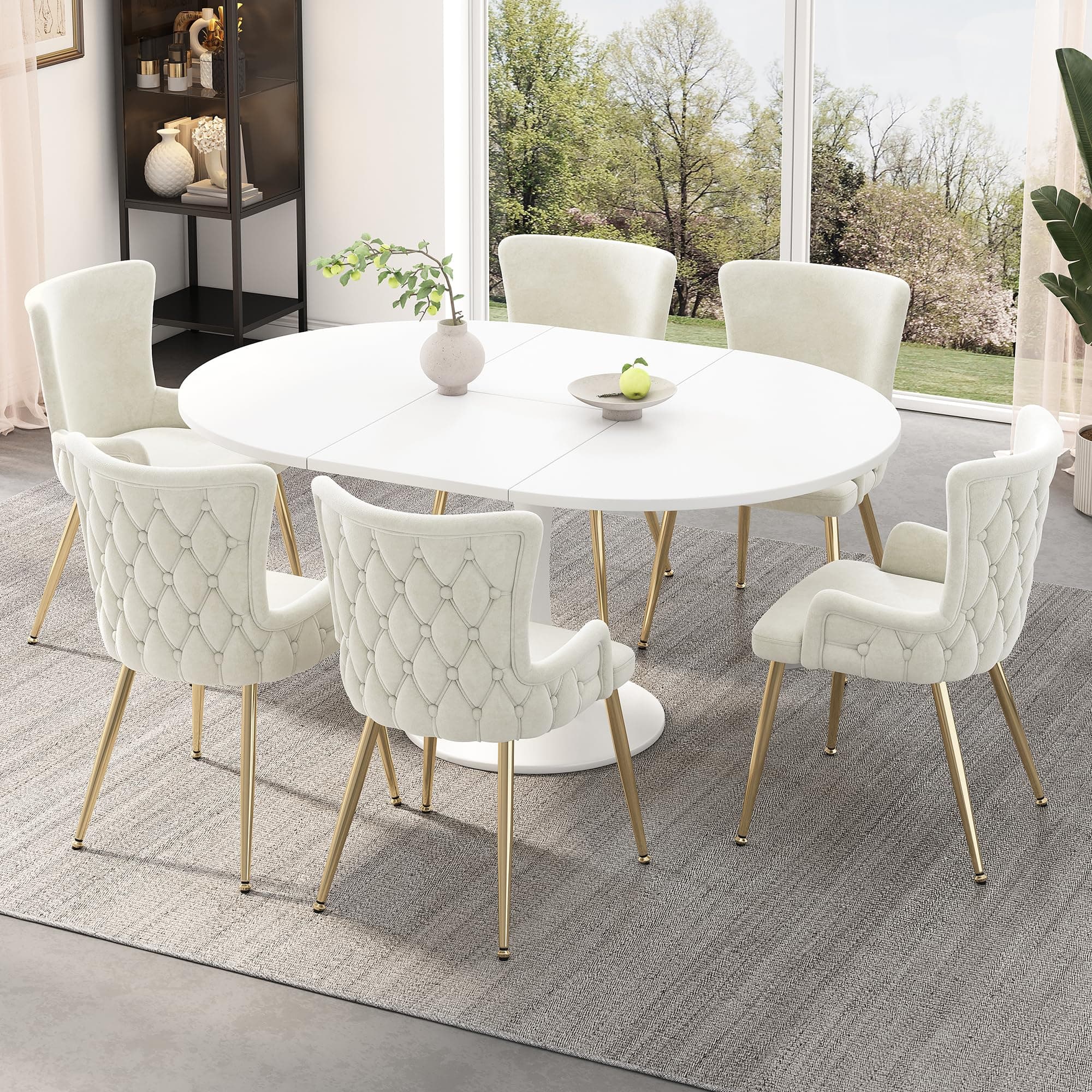 Mesa de comedor ovalada blanca con sillas tapizadas beige